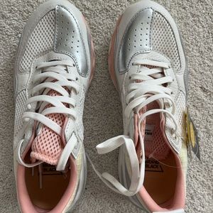 New with tags, size 8 Brandblack shoes!